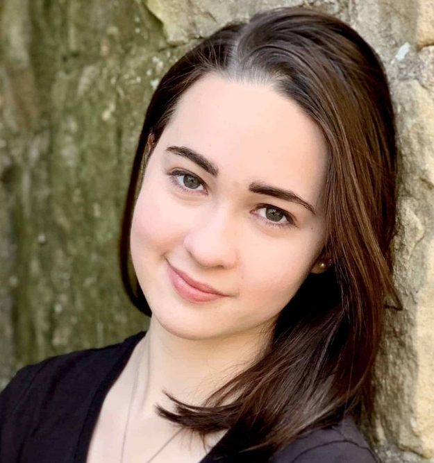 Lona’s headshot